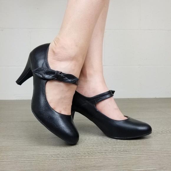 small heels closed toe